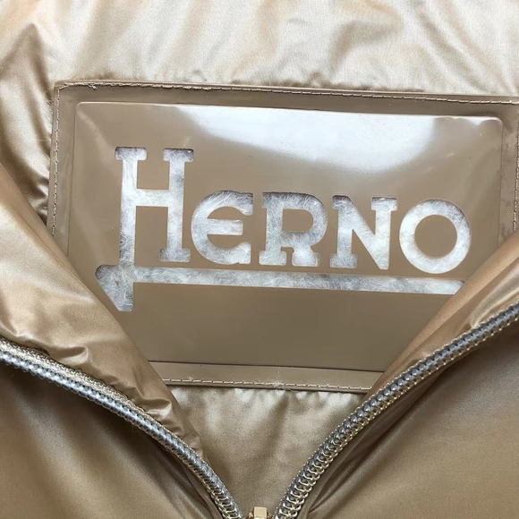 Herno Ultralight Nylon hooded down jacket - Picture 8 of 13